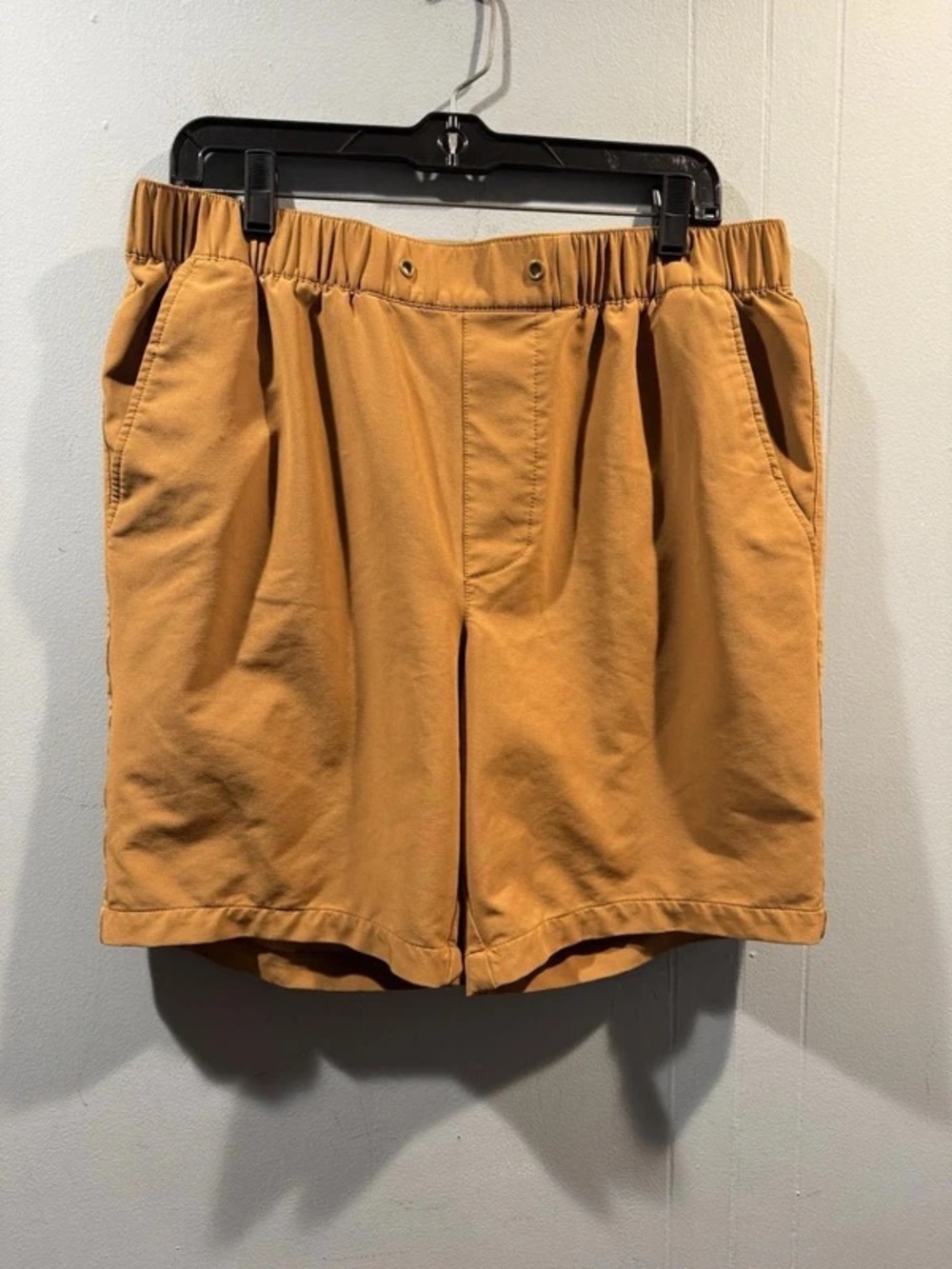 Men's Elastic-Waist Casual Shorts in Mustard